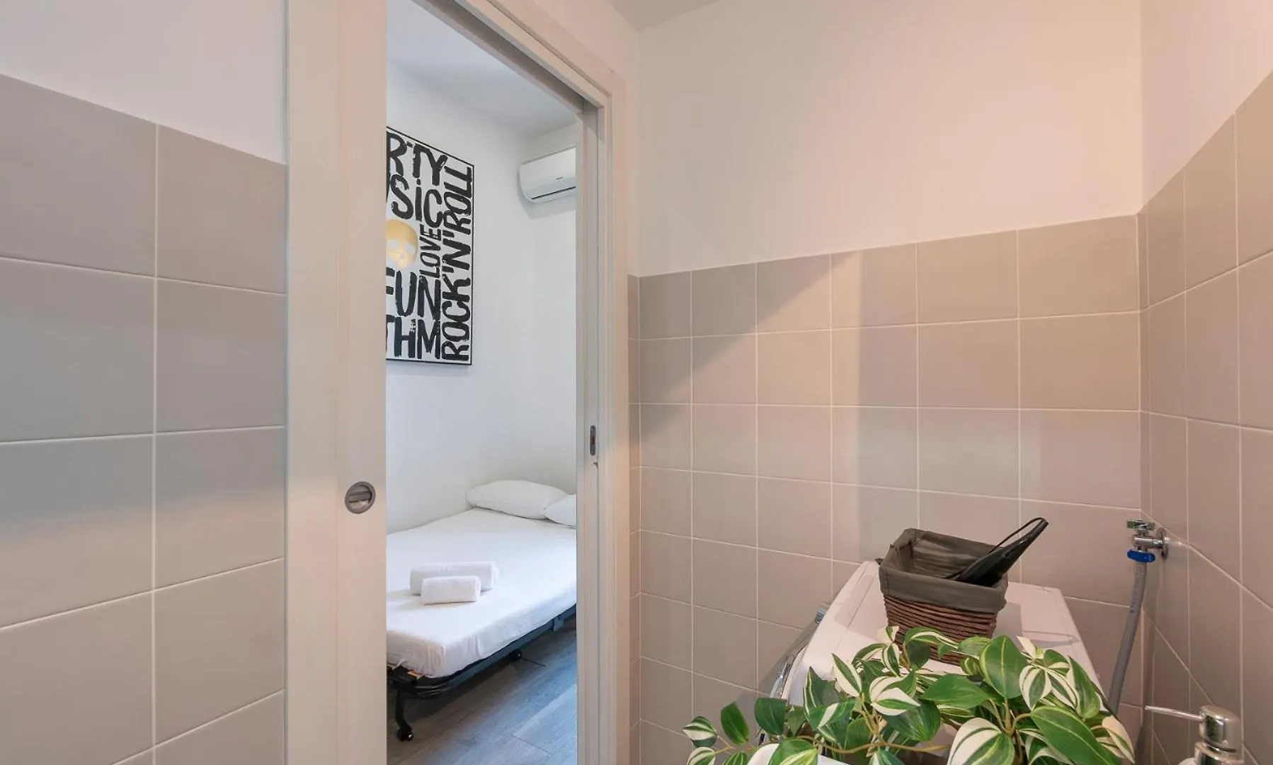 Ihost Studio - Lomellina 14A Milan